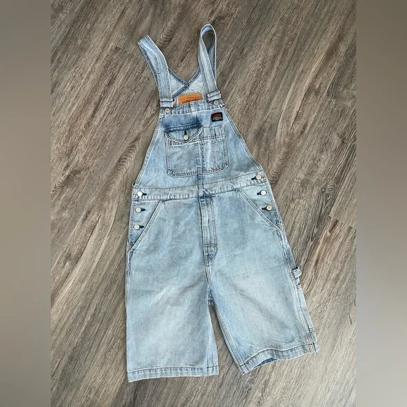 Levi’s | Denim Shortalls Light Wash - Picture 4 of 10